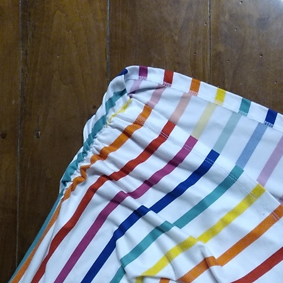 2 Rouge Collection bright tops - Picture 10 of 13